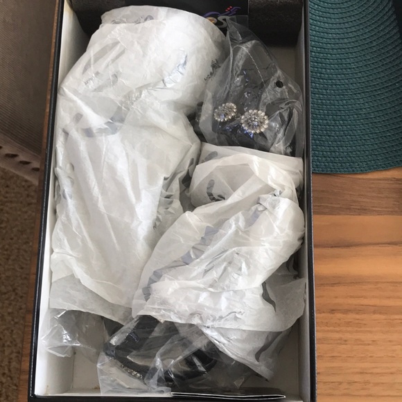 Carlos Santana Heels - Picture 2 of 8